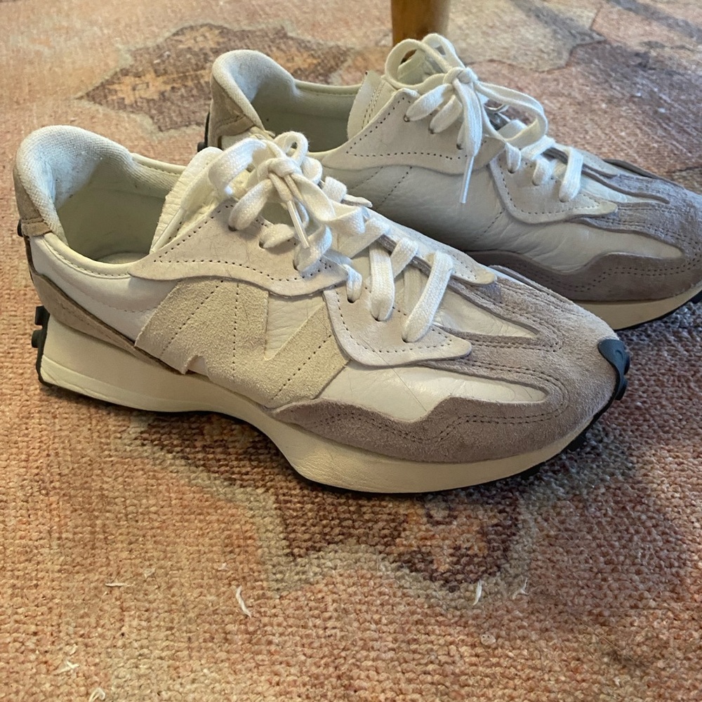 New Balance 327 Sneakers